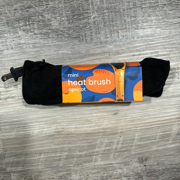 ⭐️SOLEIL MINI HEAT BRUSH W DISC SHIPPING⭐️ - Picture 2 of 3